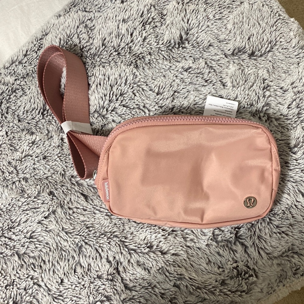 Lululemon Everywhere Belt Bag